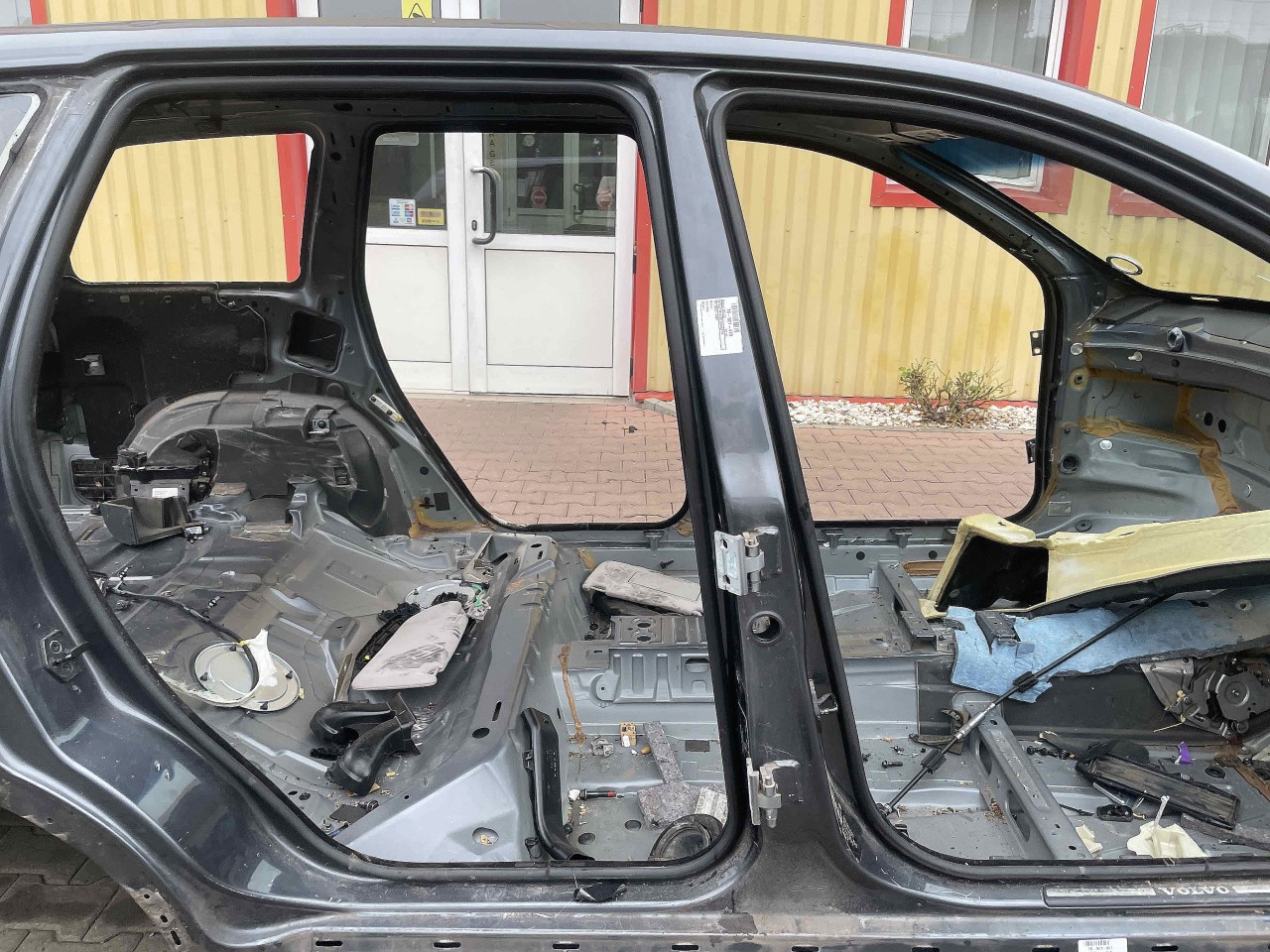STALP MIJLOC DREAPTA VOLVO XC 90 - - (2002 2007)