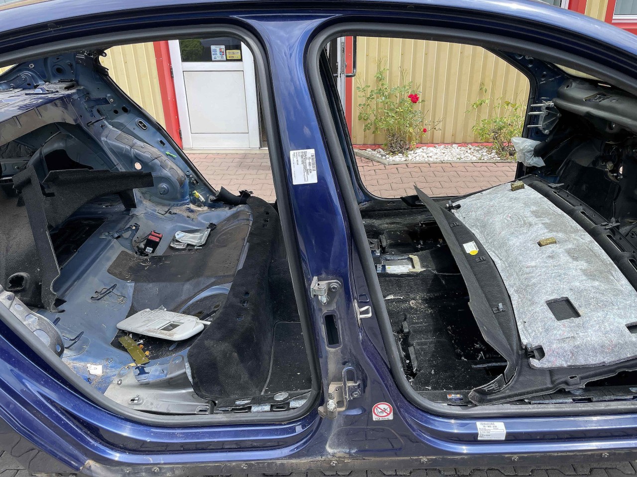 STALP MIJLOC DREAPTA VW PASSAT - - (2005 2010)