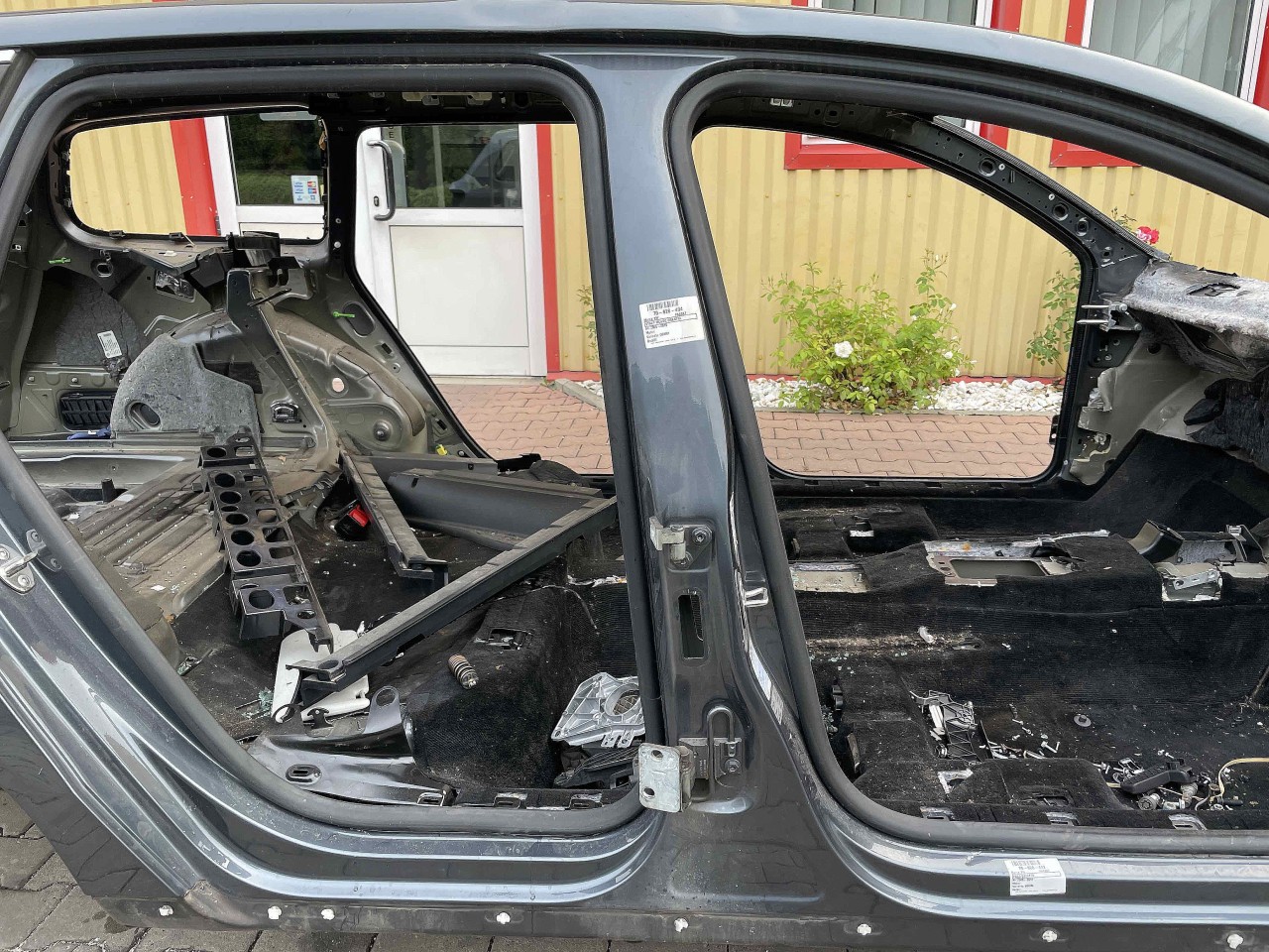 STALP MIJLOC DREAPTA VW PASSAT - - (2005