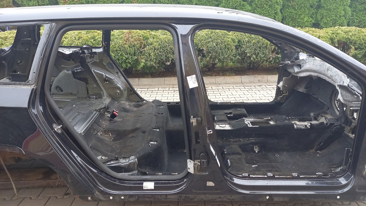STALP MIJLOC DREAPTA VW PASSAT - - (2005 2010)