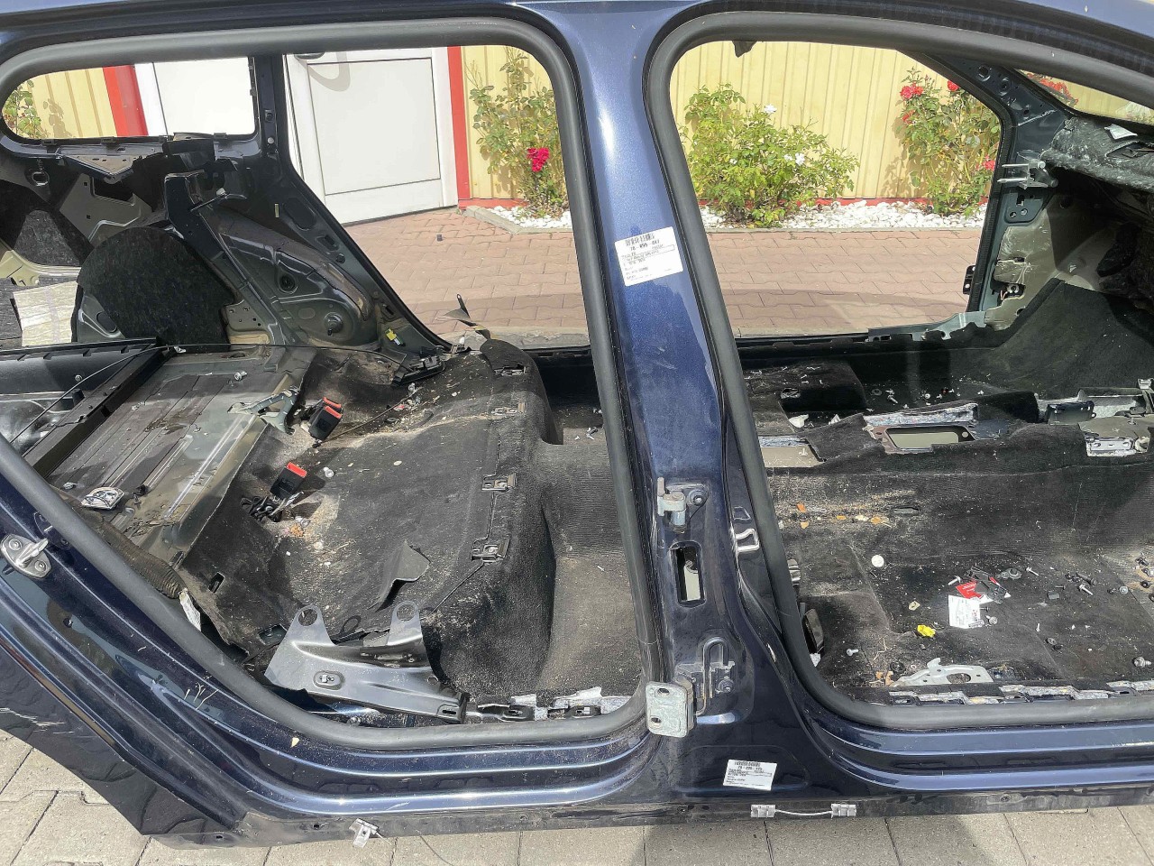 STALP MIJLOC DREAPTA VW PASSAT - - (2010 2014)