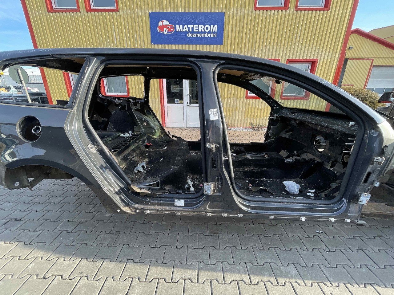 STALP MIJLOC DREAPTA VW PASSAT - - (2010 2014)