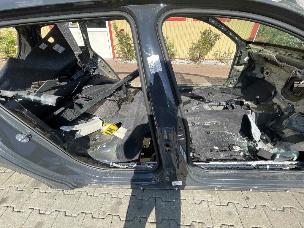 STALP MIJLOC DREAPTA VW PASSAT - - (2014 2019)