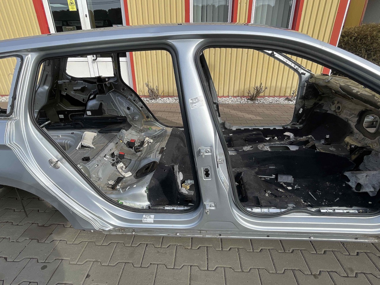 STALP MIJLOC DREAPTA VW PASSAT - - (2014