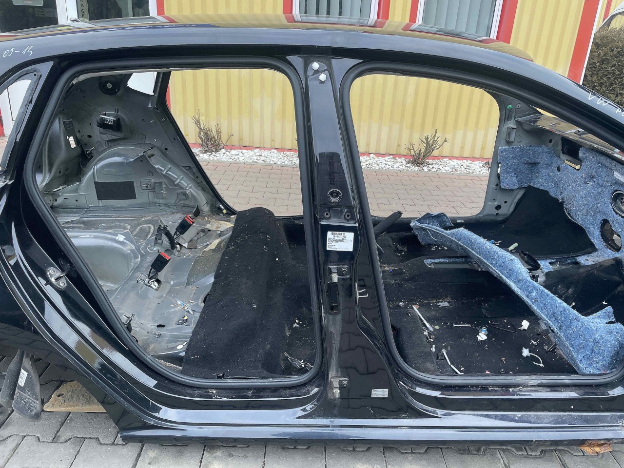 STALP MIJLOC DREAPTA VW POLO POLO - - (2009 2014)