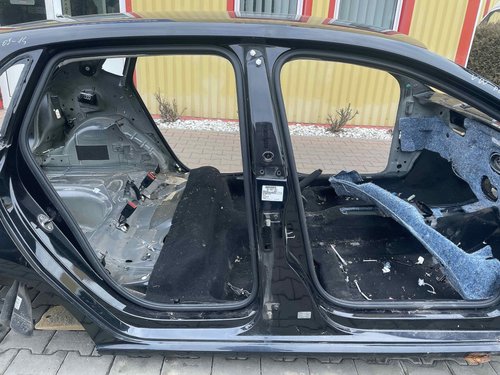 STALP MIJLOC DREAPTA VW POLO POLO - - (2009 2014)