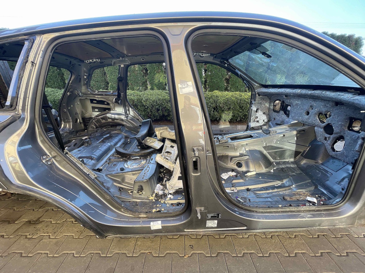 STALP MIJLOC DREAPTA VW TOUAREG - - (2010 2018)