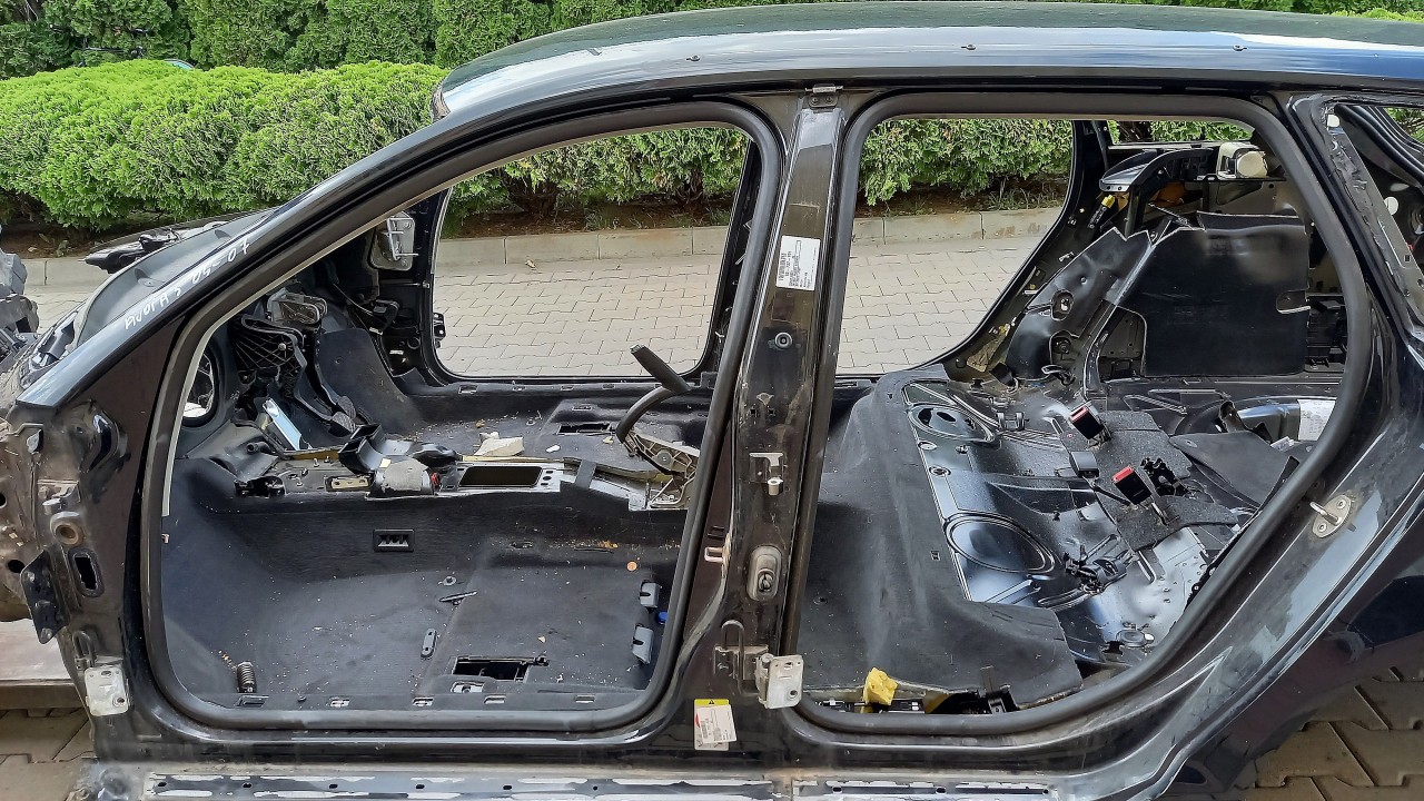 STALP MIJLOC STANGA AUDI A3 A3 - - (2004 2007)