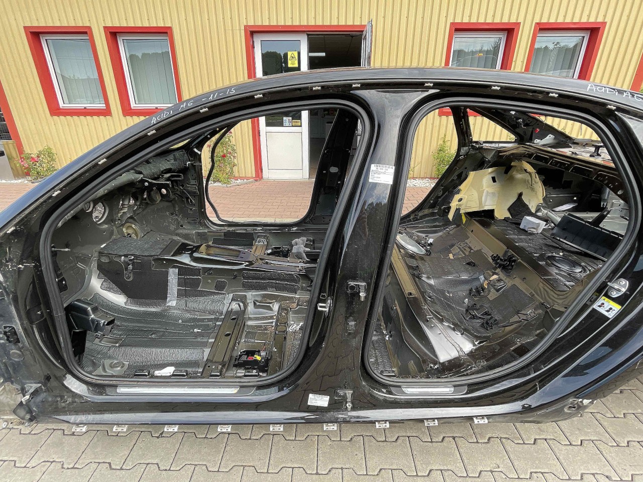STALP MIJLOC STANGA AUDI A6 - - (2011 2015)