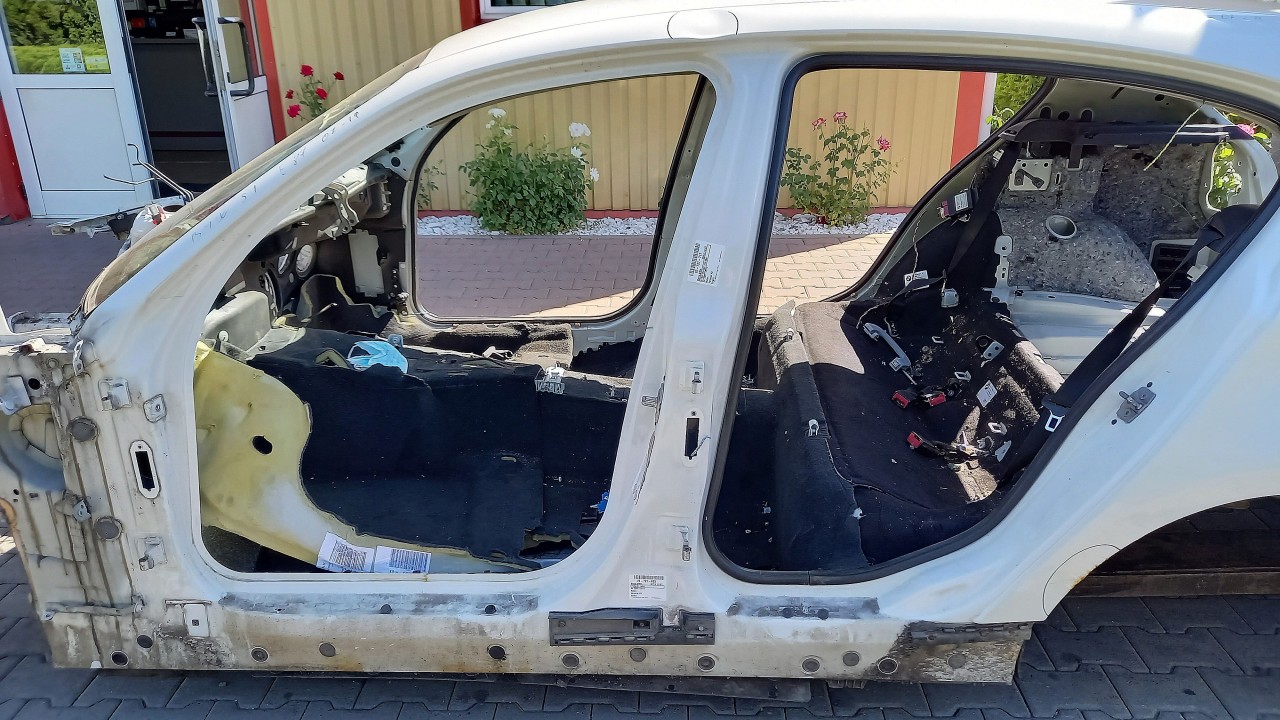 STALP MIJLOC STANGA BMW SERIA 1 E 87 - - (2007 2011)