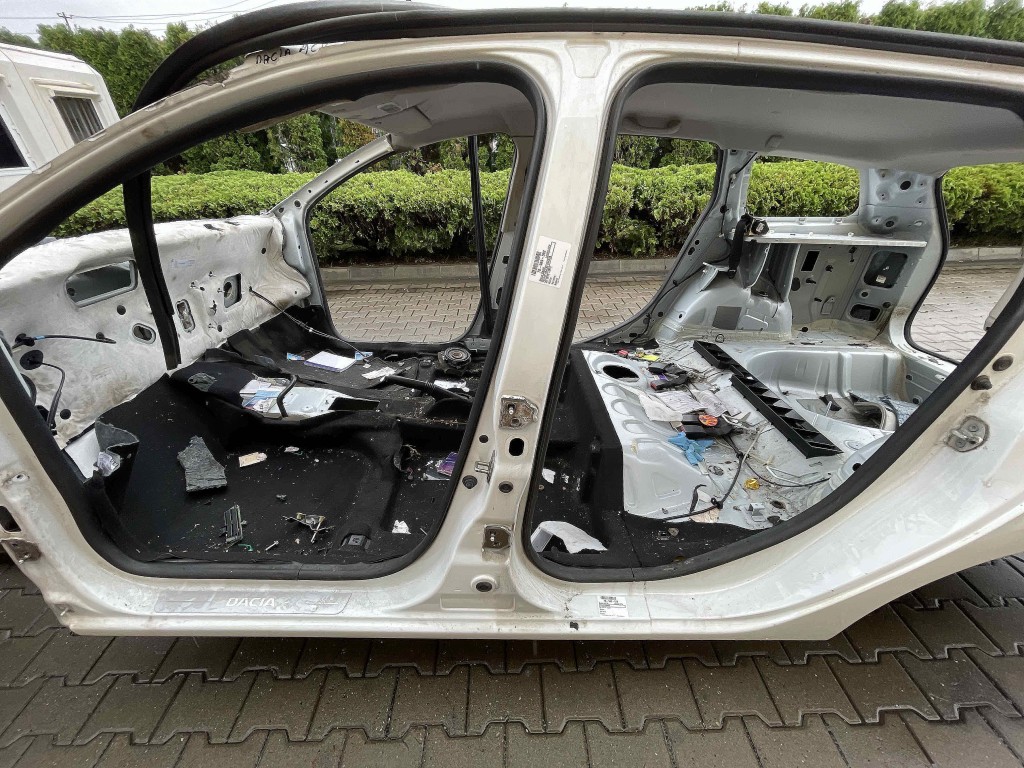 STALP MIJLOC STANGA DACIA LOGAN MCV - - (2012 2016)