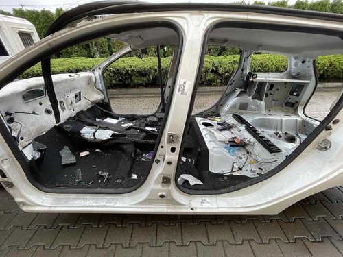 STALP MIJLOC STANGA DACIA LOGAN MCV - - (2012 2016)
