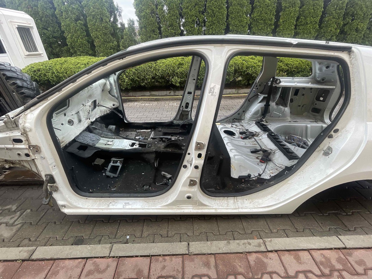 STALP MIJLOC STANGA DACIA LOGAN MCV LOGAN MCV - - (2012 2016)