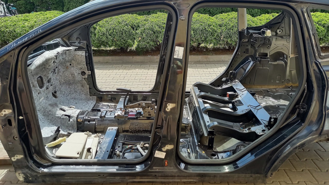 STALP MIJLOC STANGA FORD KUGA - - (2008 2012)