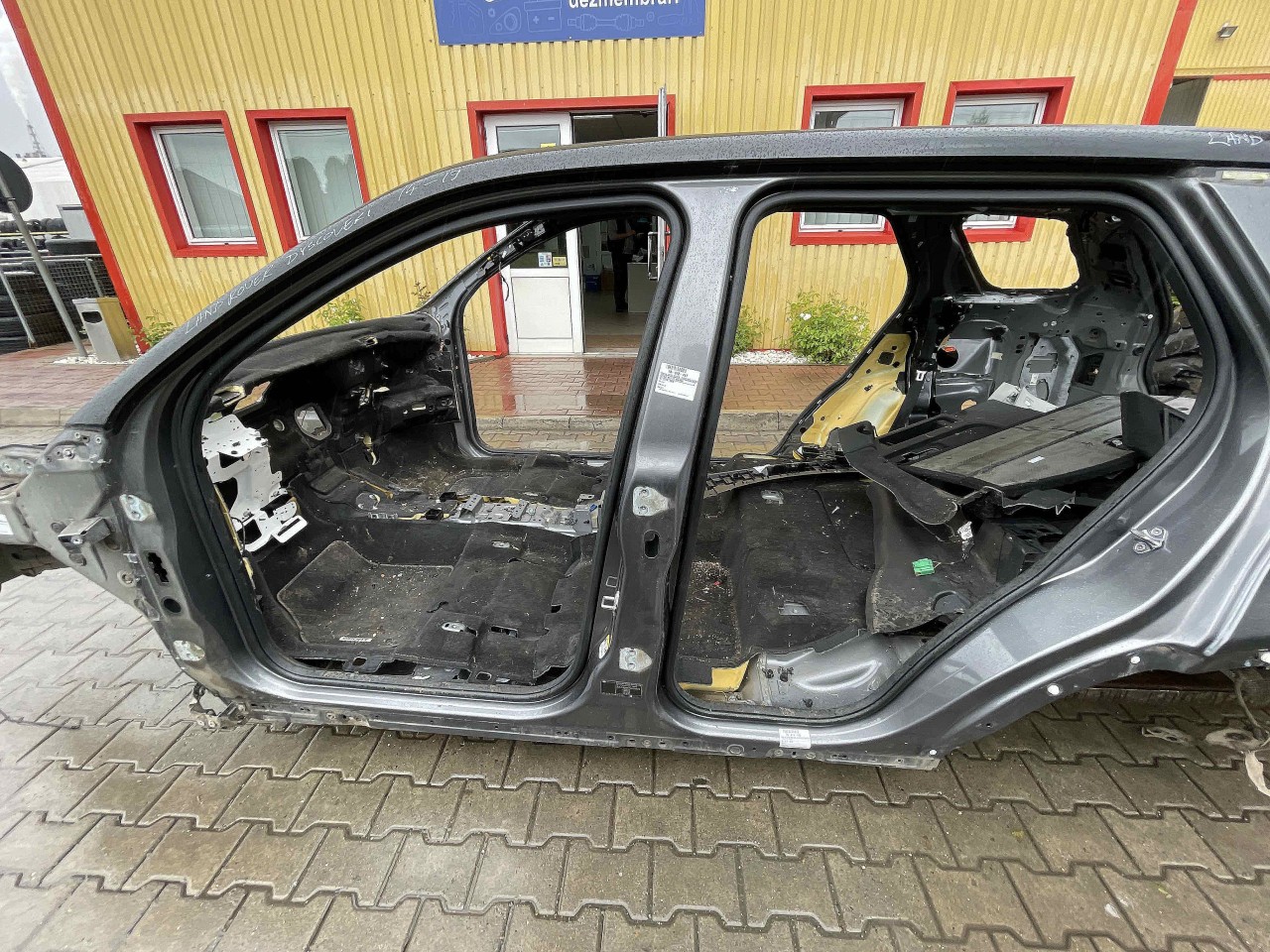STALP MIJLOC STANGA LAND ROVER DISCOVERY SPORT - - (2014 2019)
