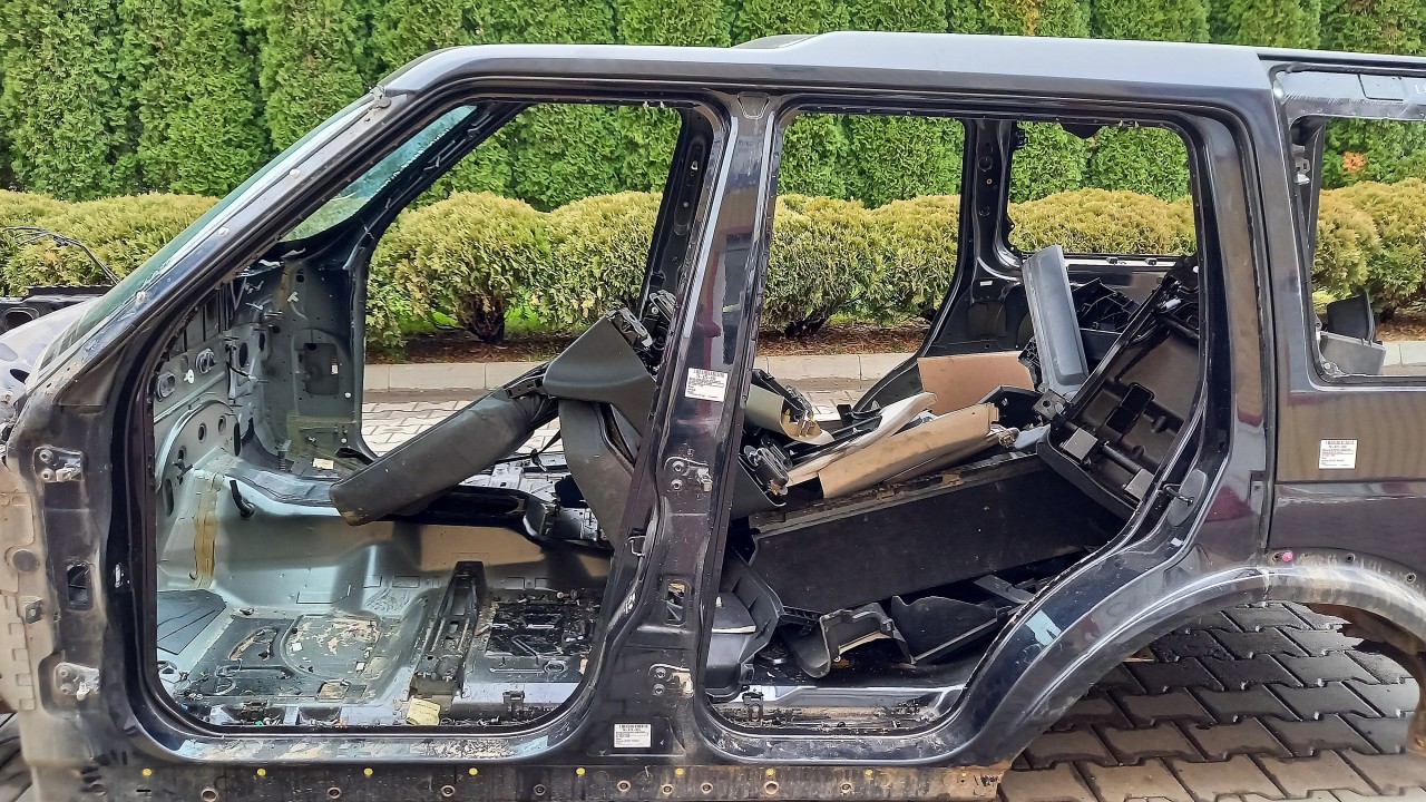 STALP MIJLOC STANGA LAND ROVER DISCOVERY DISCOVERY - - (2004 2009)