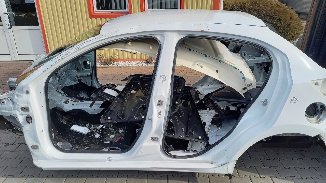 STALP MIJLOC STANGA MAZDA 2 - - (2014 2019)