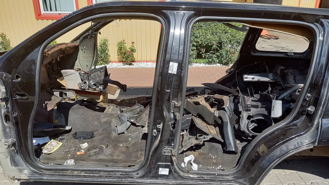 STALP MIJLOC STANGA NISSAN PATHFINDER - - (2005 2010)