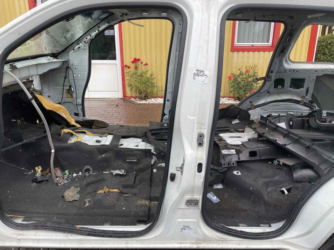 STALP MIJLOC STANGA NISSAN PATHFINDER - - (2010 2013)