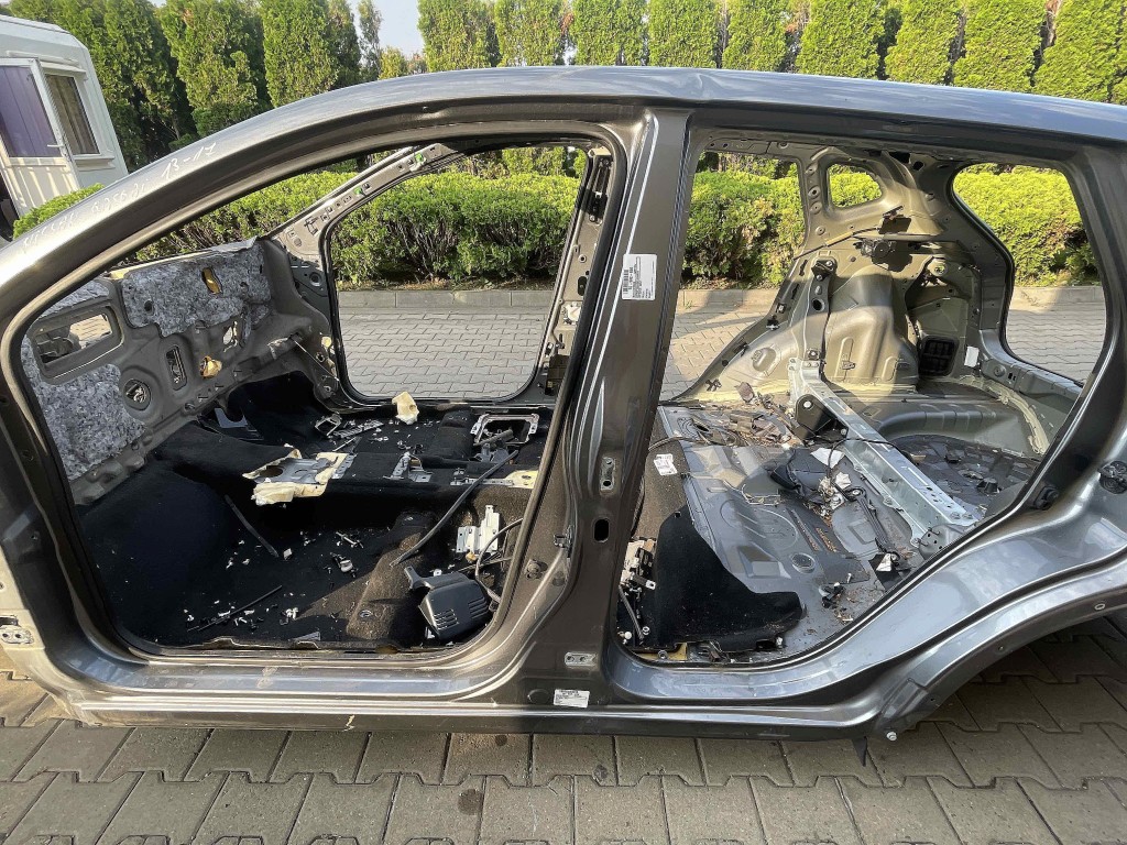 STALP MIJLOC STANGA NISSAN QASHQAI - - (2013 2017)