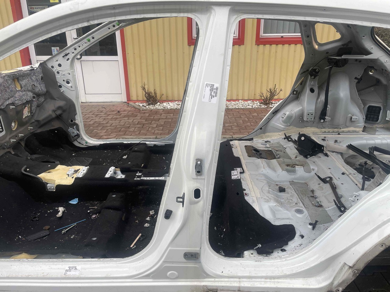 STALP MIJLOC STANGA NISSAN QASHQAI QASHQAI - - (2013 2017)