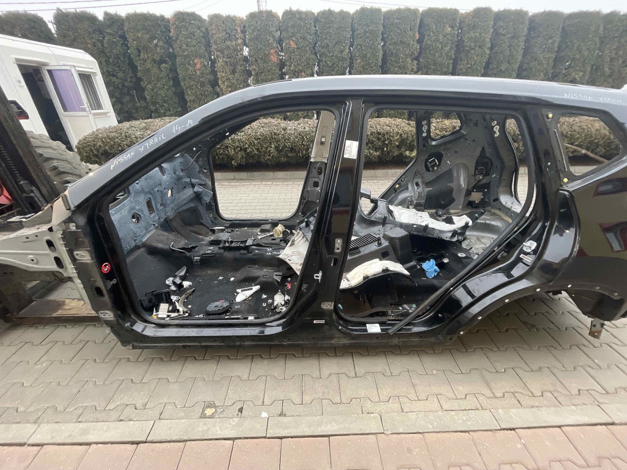 STALP MIJLOC STANGA NISSAN X-TRAIL - - (2014 2018)