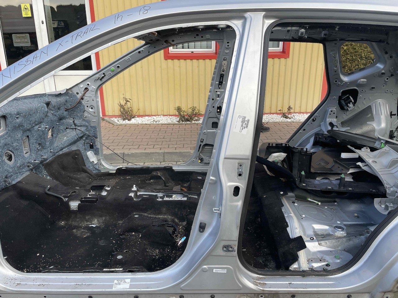 STALP MIJLOC STANGA NISSAN X-TRAIL - - (2014 2018)