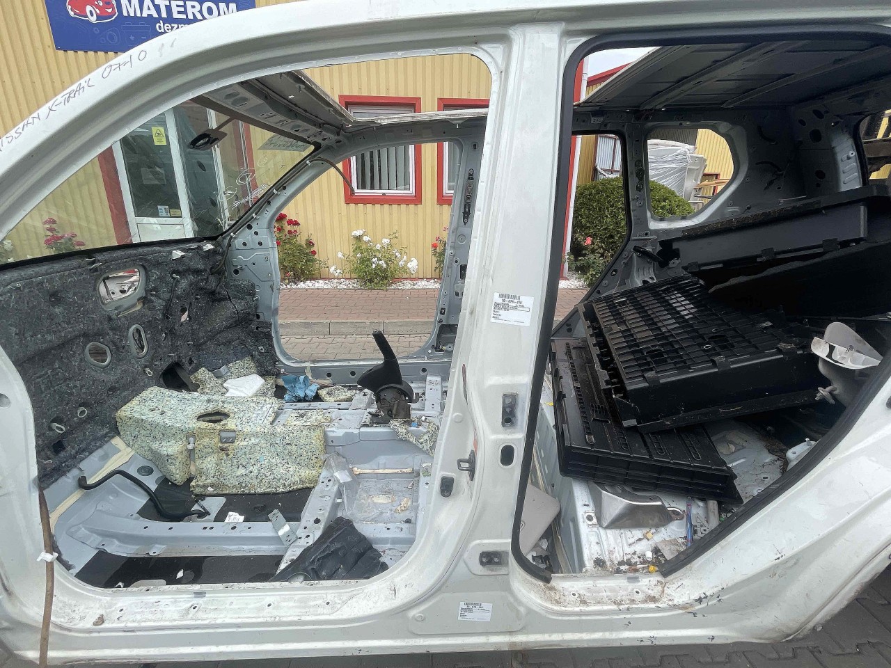 STALP MIJLOC STANGA NISSAN X-TRAIL X-TRAIL - - (2007 2010)