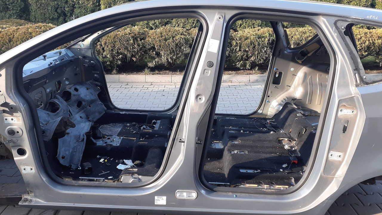 STALP MIJLOC STANGA OPEL MERIVA B - - (2010 2014)