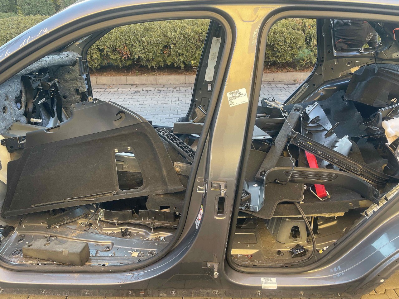 STALP MIJLOC STANGA PORSCHE CAYENNE - - (2011 2018)