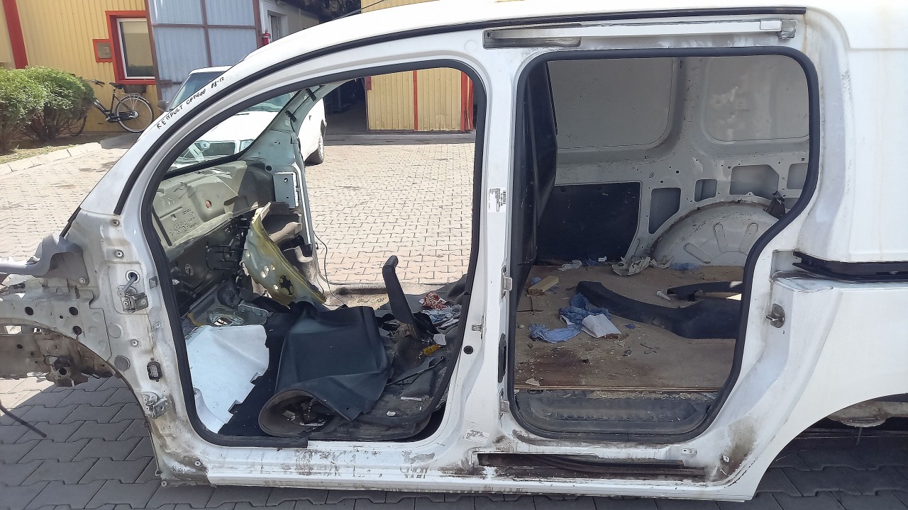 STALP MIJLOC STANGA RENAULT KANGOO KANGOO - - (2008 2013)