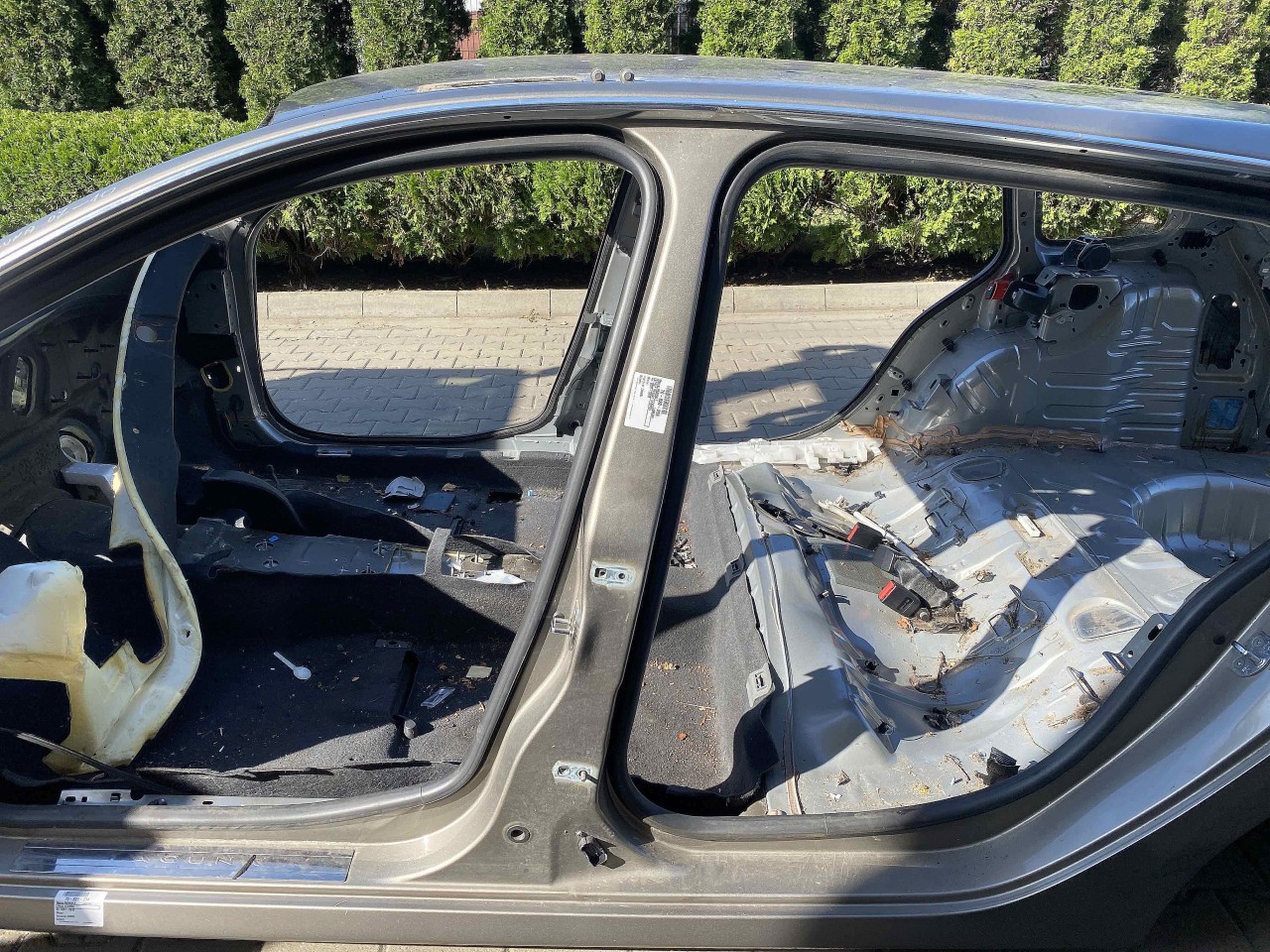STALP MIJLOC STANGA RENAULT LAGUNA - - (2007 2010)