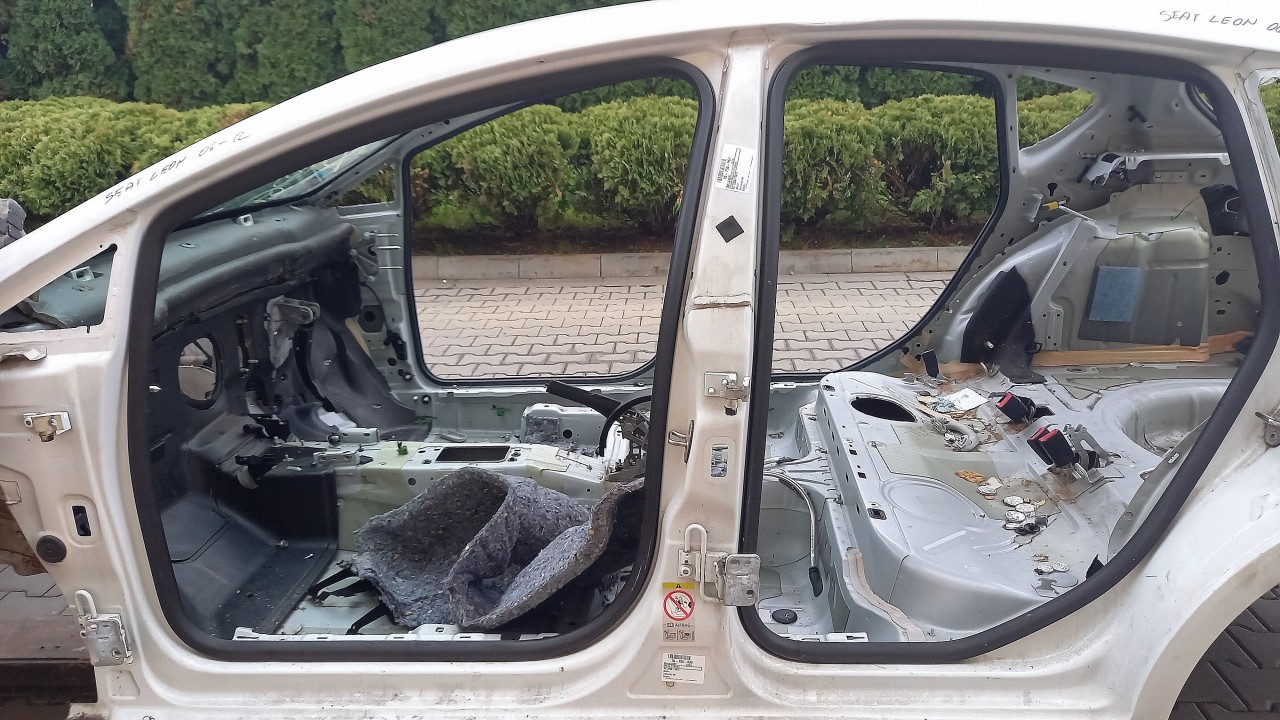 STALP MIJLOC STANGA SEAT LEON - - (2006 2012)