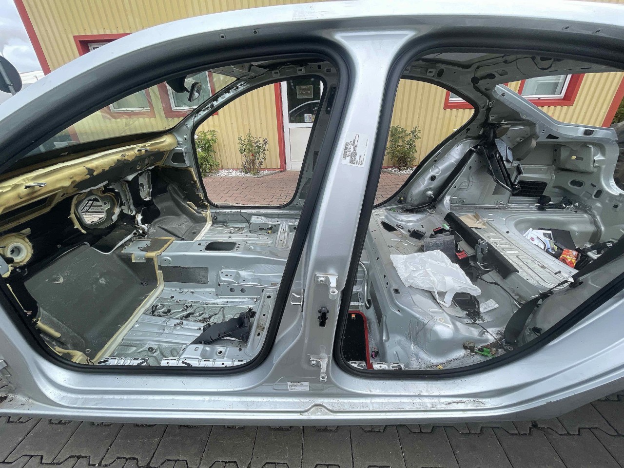 STALP MIJLOC STANGA SKODA OCTAVIA - - (2012 2017)