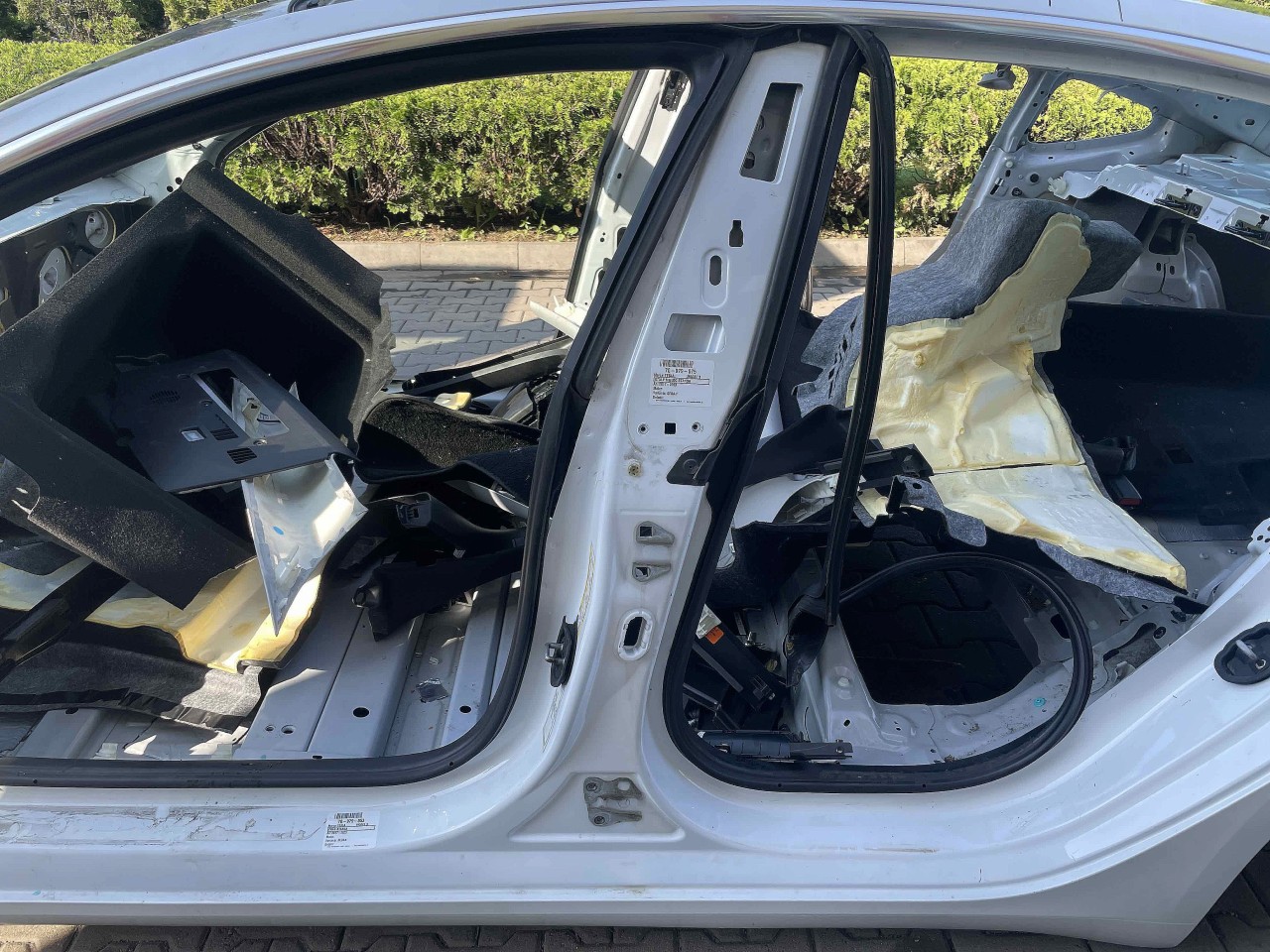 STALP MIJLOC STANGA TESLA MODEL 3 - - (2017 2023)