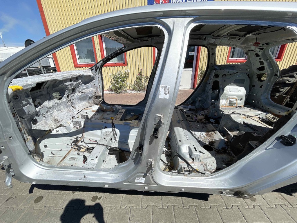 STALP MIJLOC STANGA VOLVO XC 60 - - (2008 2013)