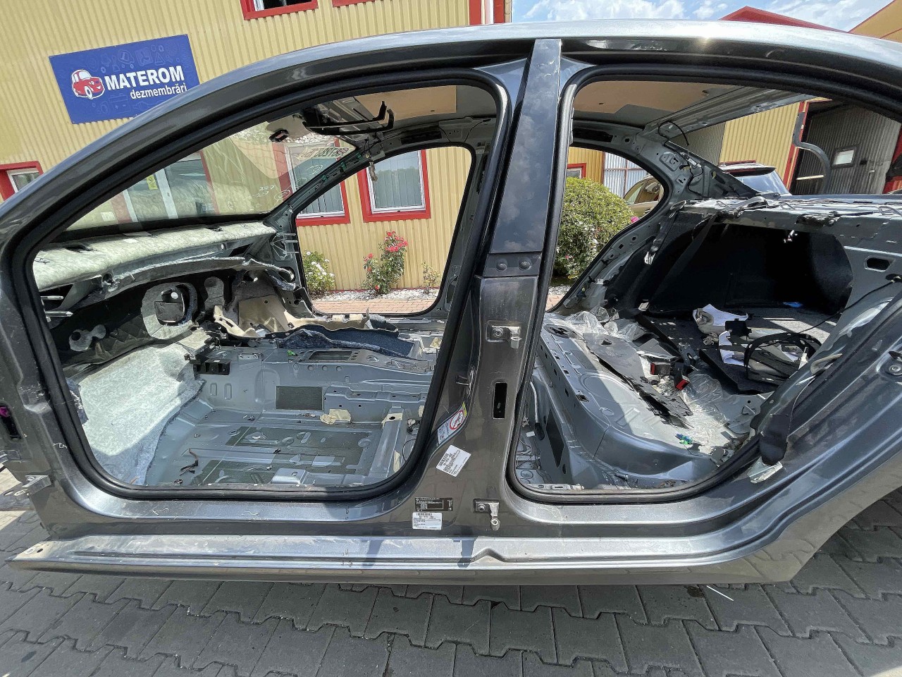 STALP MIJLOC STANGA VW JETTA IV - - (2010 2019)