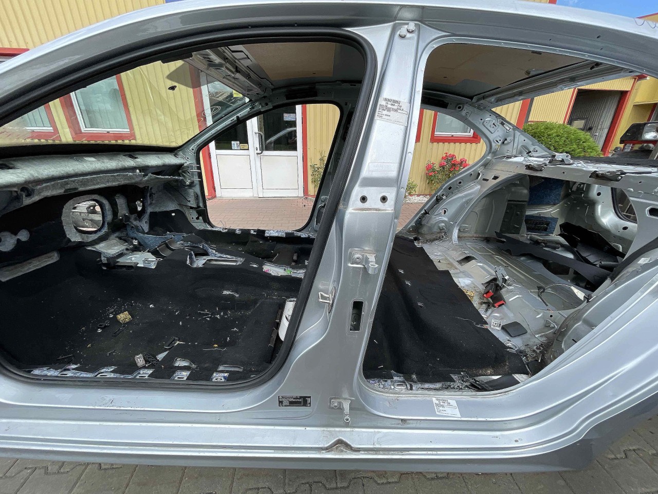 STALP MIJLOC STANGA VW JETTA IV - - (201