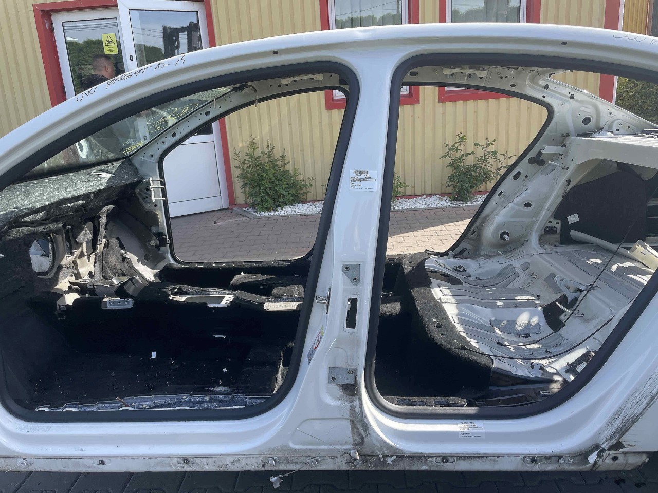 STALP MIJLOC STANGA VW PASSAT - - (2010 2014)