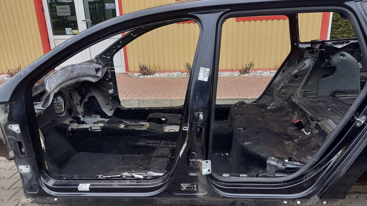 STALP MIJLOC STANGA VW PASSAT PASSAT - - (2005 2010)