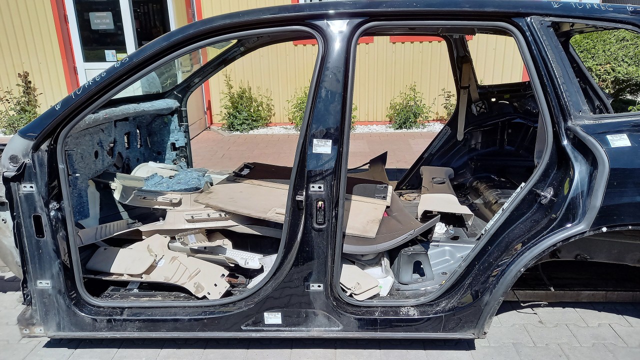 STALP MIJLOC STANGA VW TOUAREG TOUAREG - - (2010 2018)