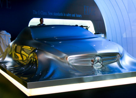 Star Wars VII: Mercedes ingheata noul CLS Star Wars VII: Mercedes ingheata noul CLS