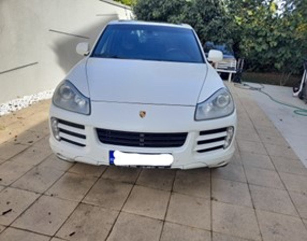 Statul roman a scos la vanzare un Porsche confiscat de curand. Masina cu motor de 290 de cai costa doar 5.000 de euro