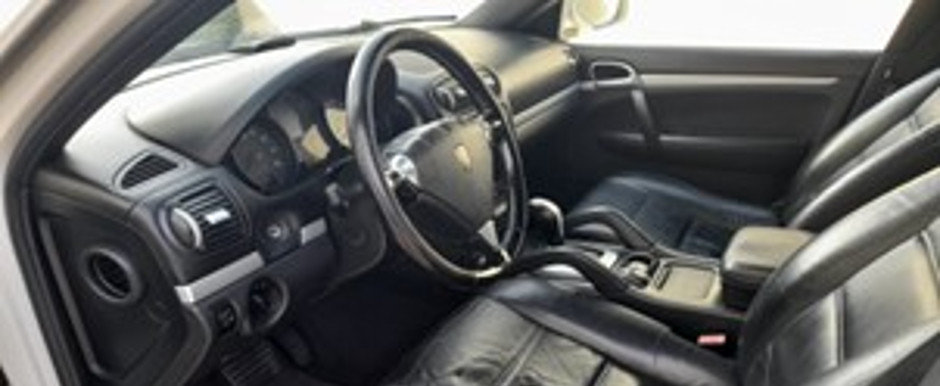 Statul roman a scos la vanzare un Porsche confiscat de curand. Masina cu motor de 290 de cai costa doar 5.000 de euro Statul roman a scos la vanzare un Porsche confiscat de curand. Masina cu motor de 290 de cai costa doar 5.000 de euro