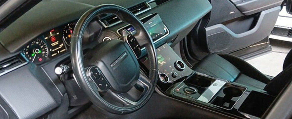 Statul roman scoate la licitatie un Range Rover Velar confiscat de curand. Bolidul britanic de lux a fost descoperit intr-un spatiu inchis, acoperit cu o husa de protectie Statul roman scoate la licitatie un Range Rover Velar confiscat de curand. Bolidul britanic de lux a fost descoperit intr-un spatiu inchis, acoperit cu o husa de protectie