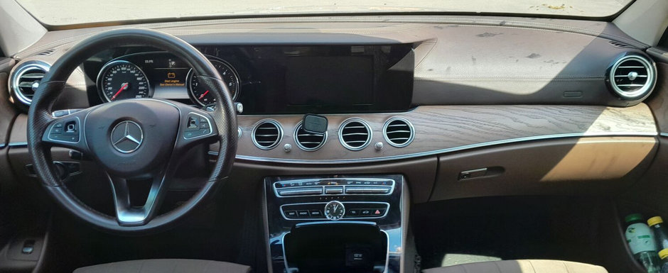Statul roman scoate, pentru a doua oara, la licitatie un Mercedes cu kilometri dati inapoi. Pretul de pornire al modelului german de lux a fost redus cu 25%