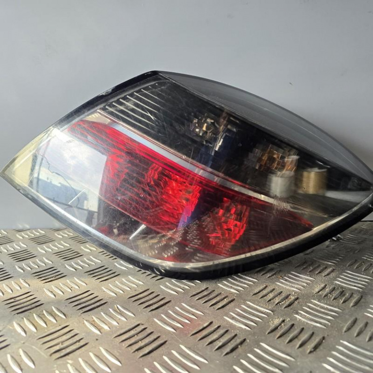 Stop aripa dreapta cu defect Opel Astra H GTC 2004-2007