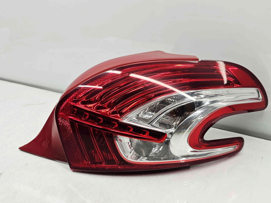 Stop aripa dreapta Peugeot 208 [Fabr 2012-2024] 9672628380