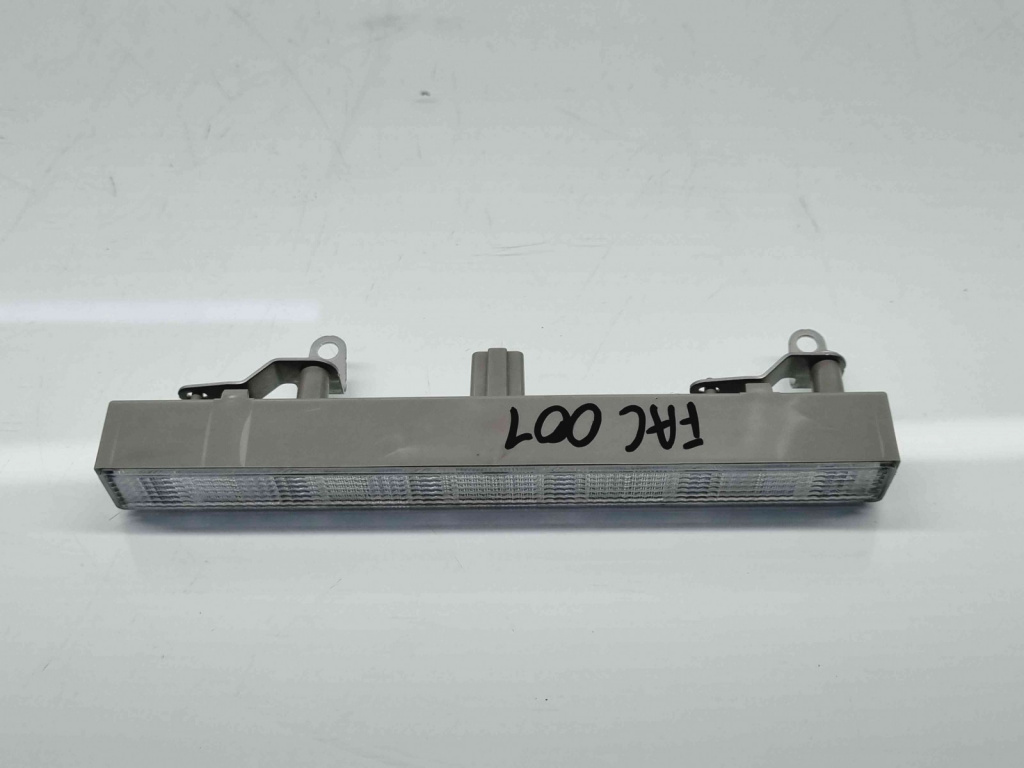 Stop auxiliar Toyota Corolla IX Sedan (ZRE1) [Fabr 2013-2019] 81570-05100
