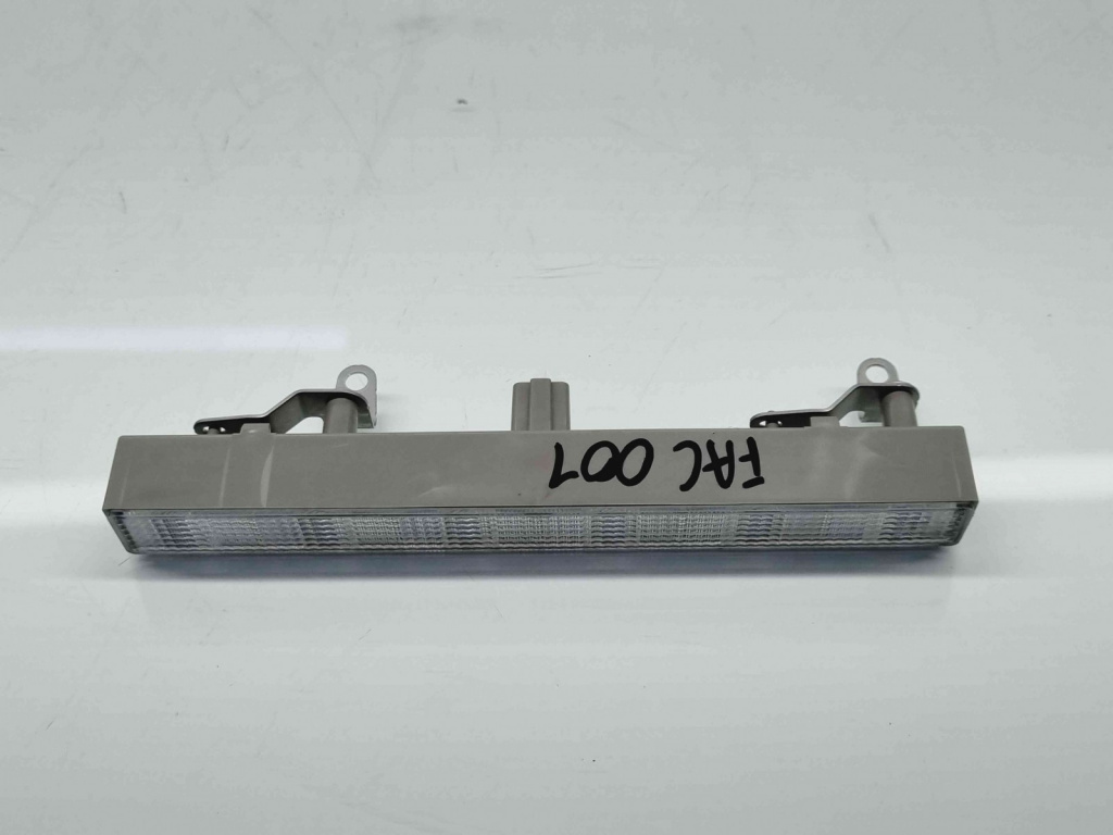 Stop auxiliar Toyota Corolla IX Sedan (ZRE1) [Fabr 2013-2019] 81570-05100